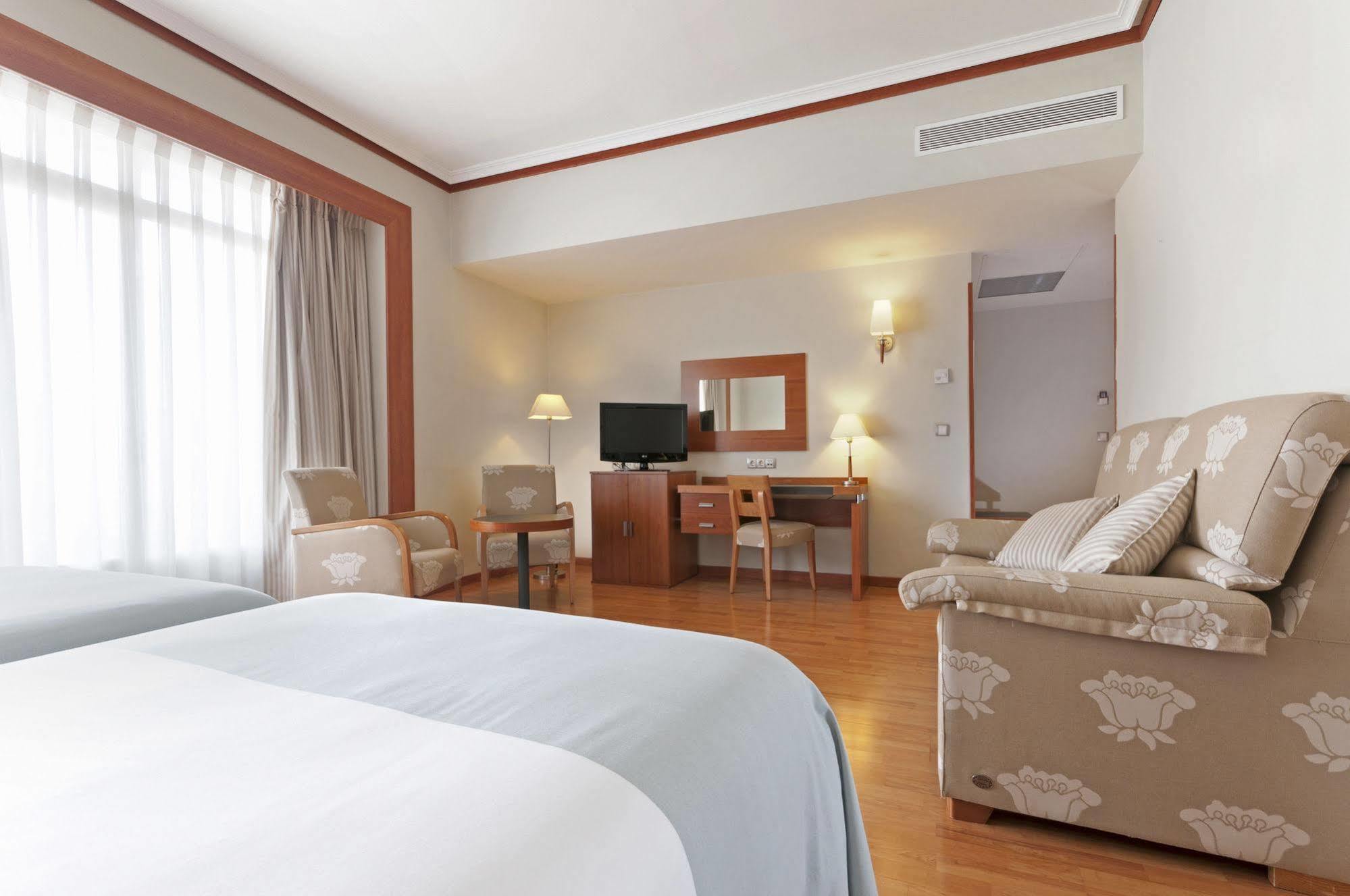 Hotel Madrid Plaza de España, Affiliated by Meliá Camera foto